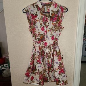 Beautiful floral dress button down and wrap tie